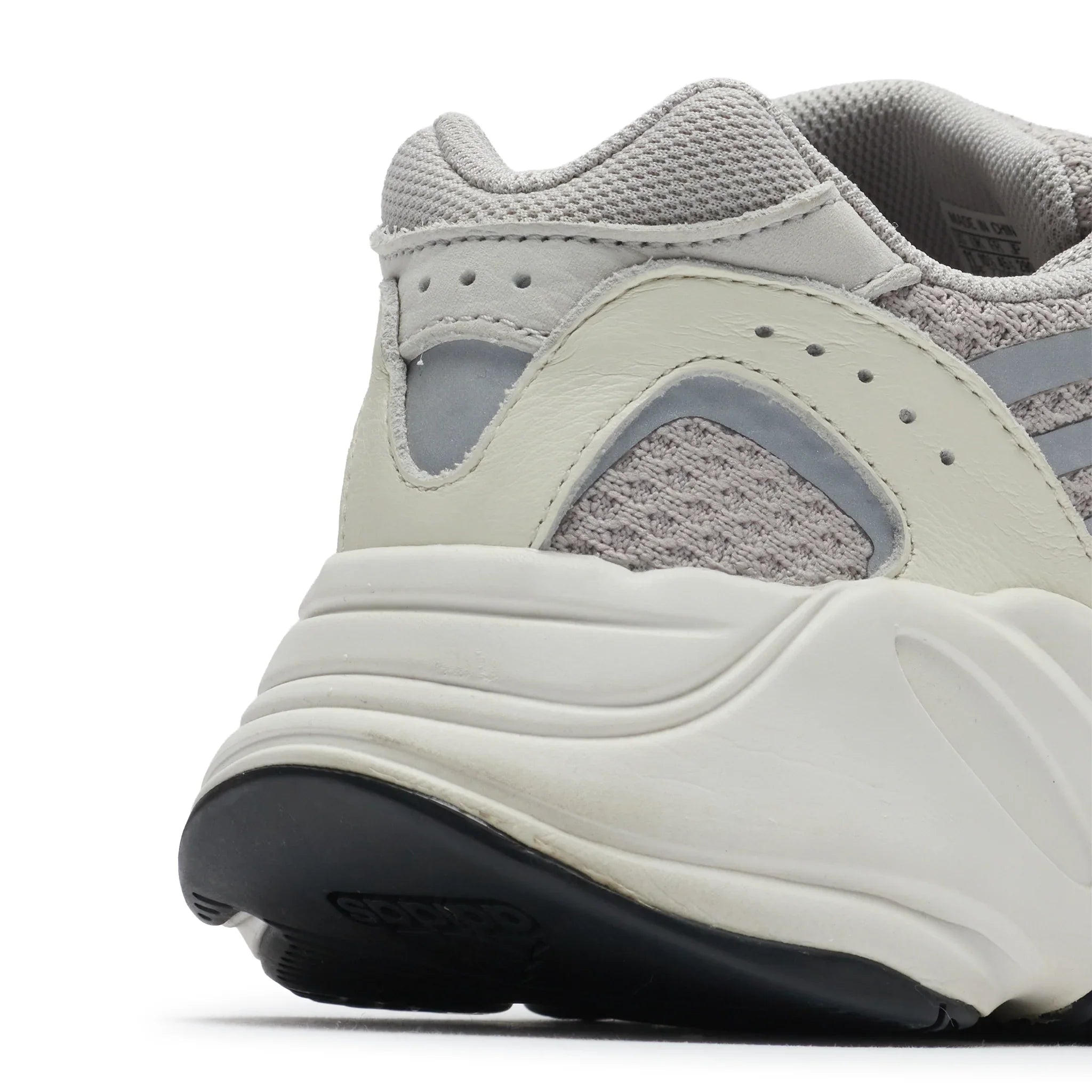 Preloved - Adidas Yeezy Boost 700 V2 Static