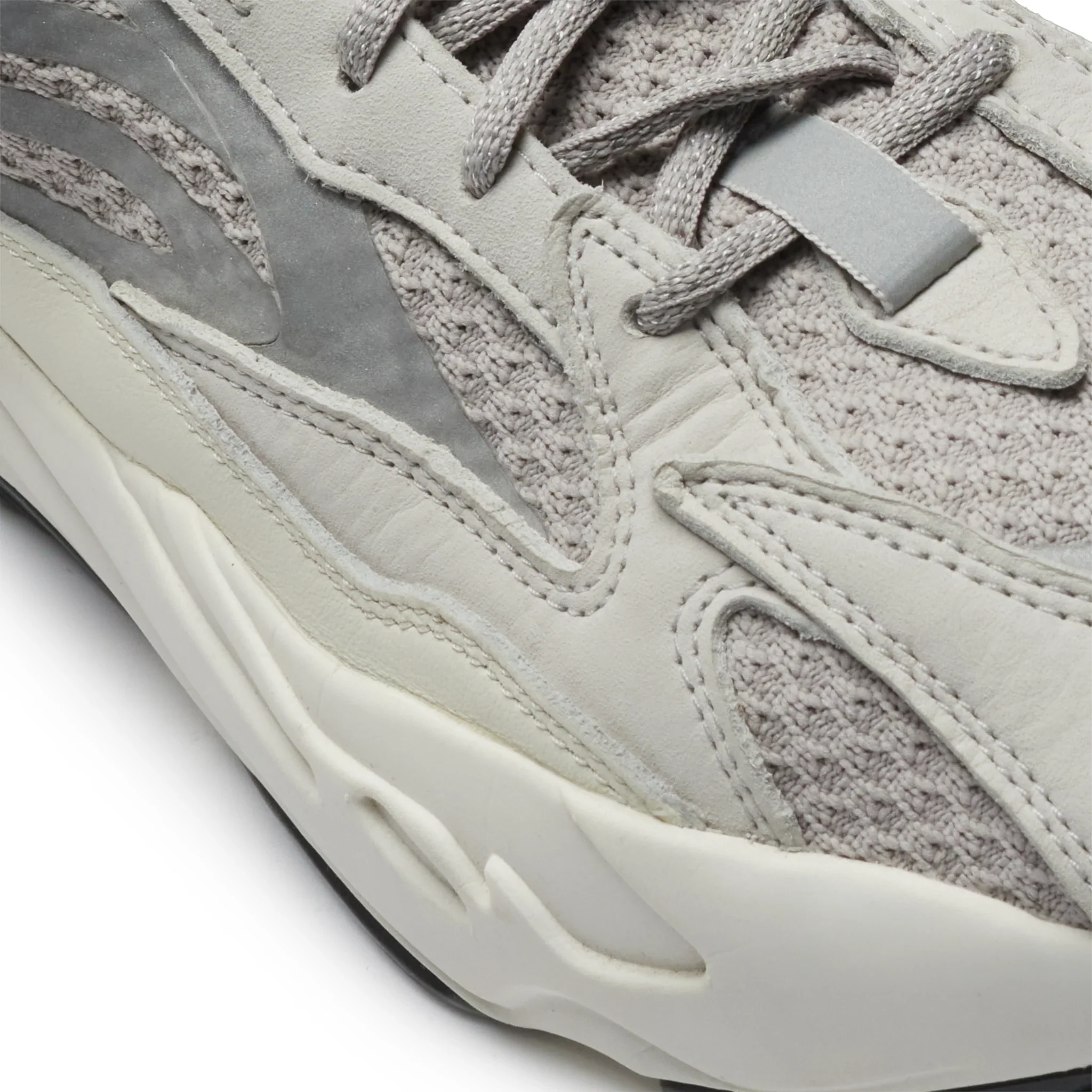 Preloved - Adidas Yeezy Boost 700 V2 Static